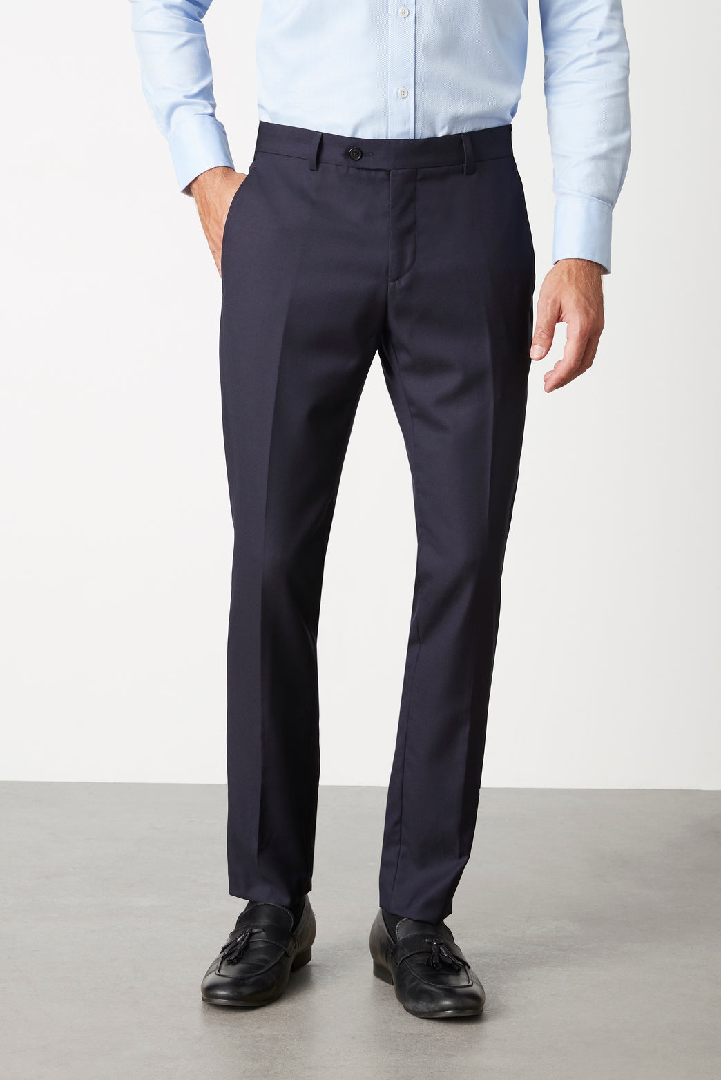 https://5nx76xrb.upflowyexperience.com/5nx76xrb/assets/Saunders_Navy_Slim_Trouser.jpg